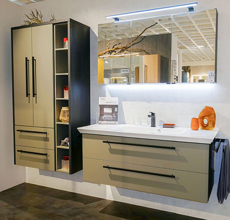 Badezimmer einrichten: ein betongrünes Badezimmer